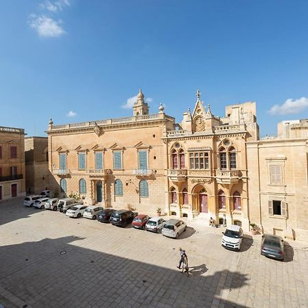 Palazzo 16Th Century Mdina, Opposite St Paul'S Cathedral By 360 Estates Apartamento Exterior foto