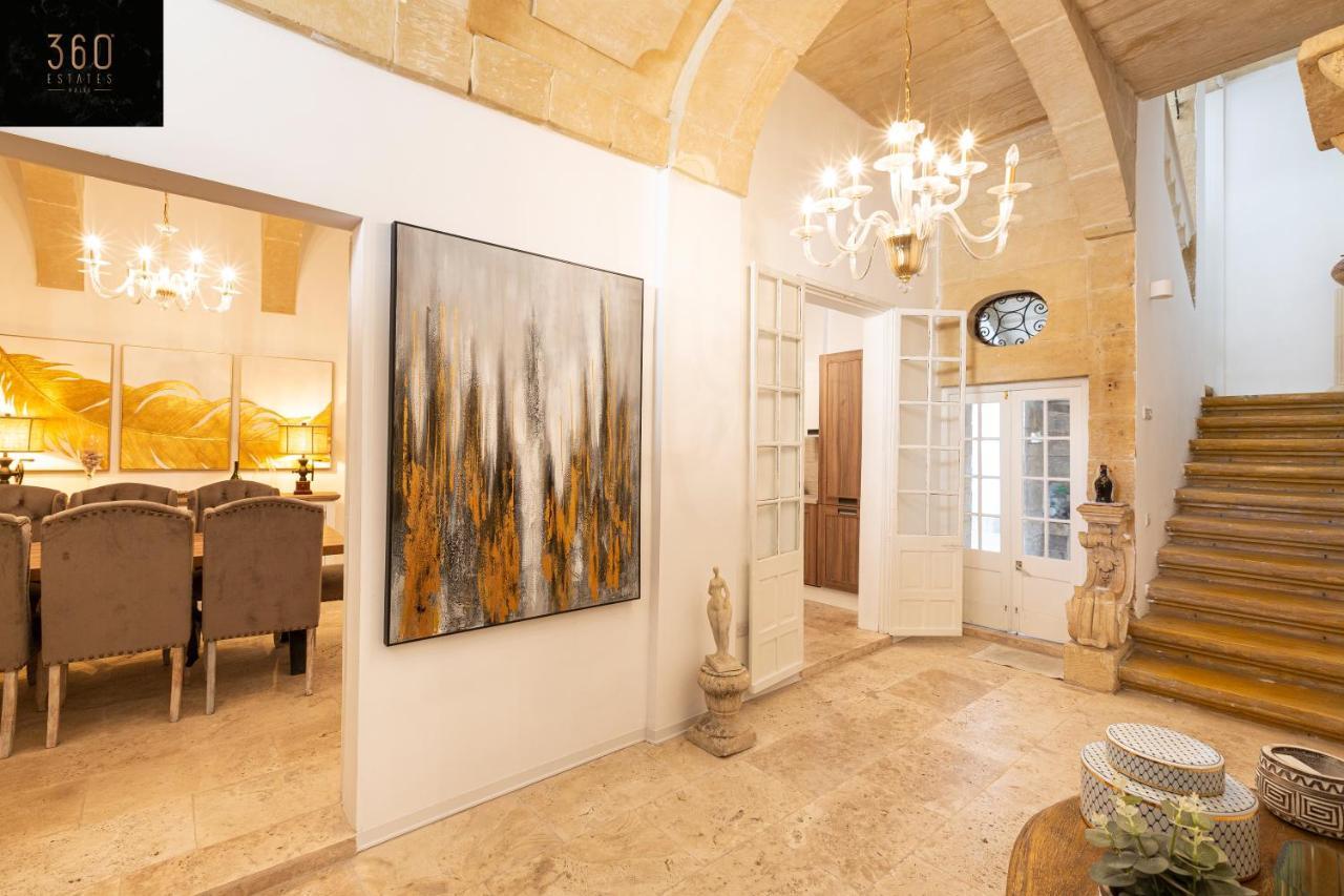 Palazzo 16Th Century Mdina, Opposite St Paul'S Cathedral By 360 Estates Apartamento Exterior foto