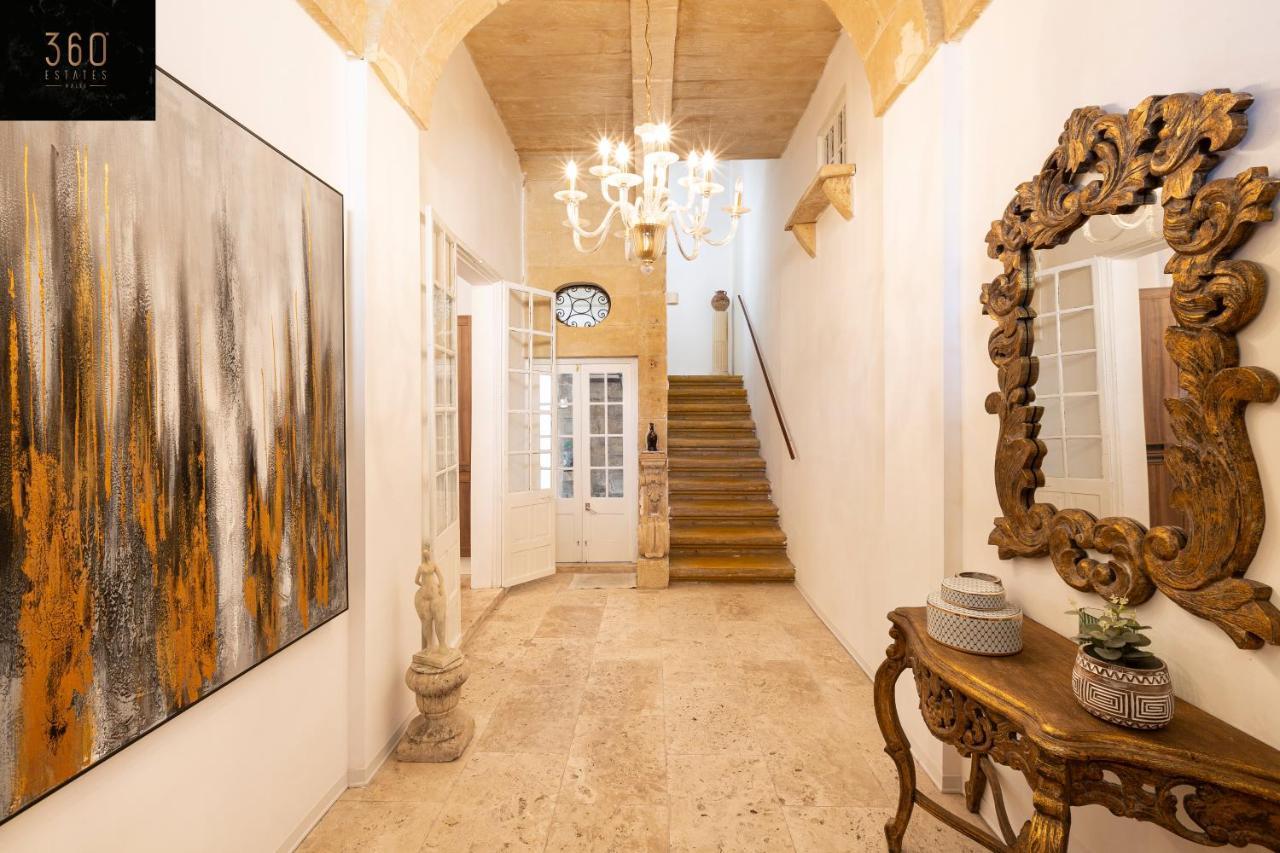 Palazzo 16Th Century Mdina, Opposite St Paul'S Cathedral By 360 Estates Apartamento Exterior foto