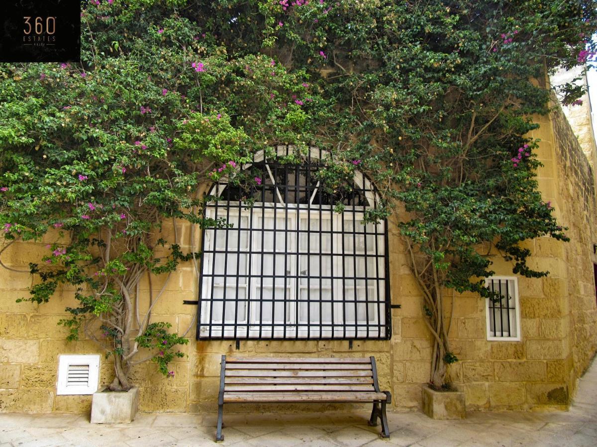 Palazzo 16Th Century Mdina, Opposite St Paul'S Cathedral By 360 Estates Apartamento Exterior foto