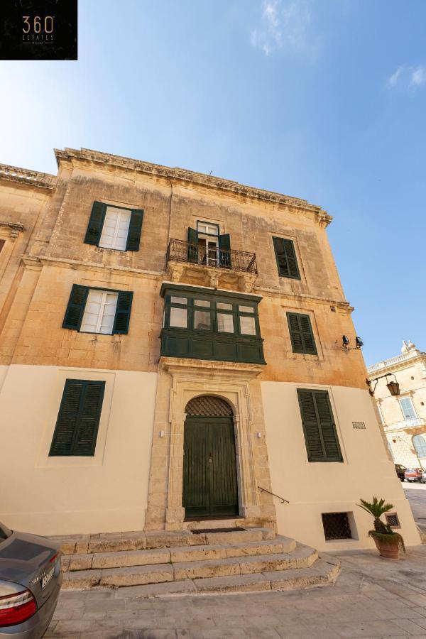 Palazzo 16Th Century Mdina, Opposite St Paul'S Cathedral By 360 Estates Apartamento Exterior foto